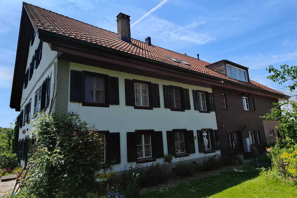 Gebäudevermessung von Bauernhaus mit Scheune in Oberwil-Lieli, HMQ AG