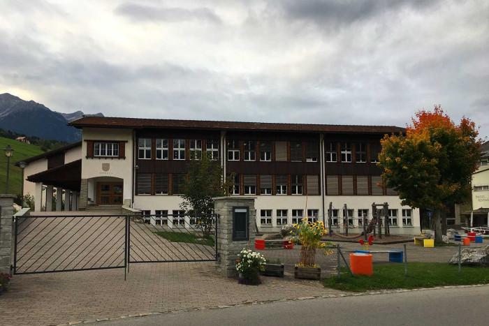 Schulhaus Grava